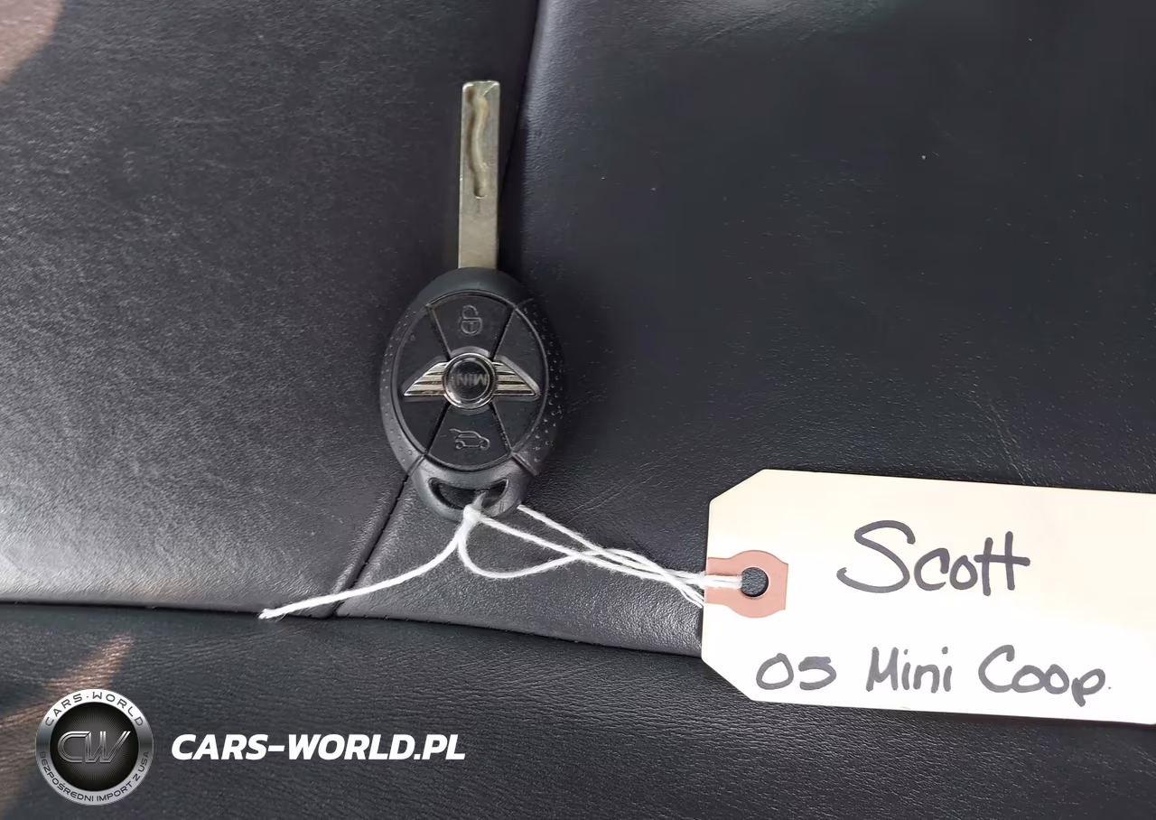 2005 Mini Cooper S VIN:WMWRH33475TF82992 - 11