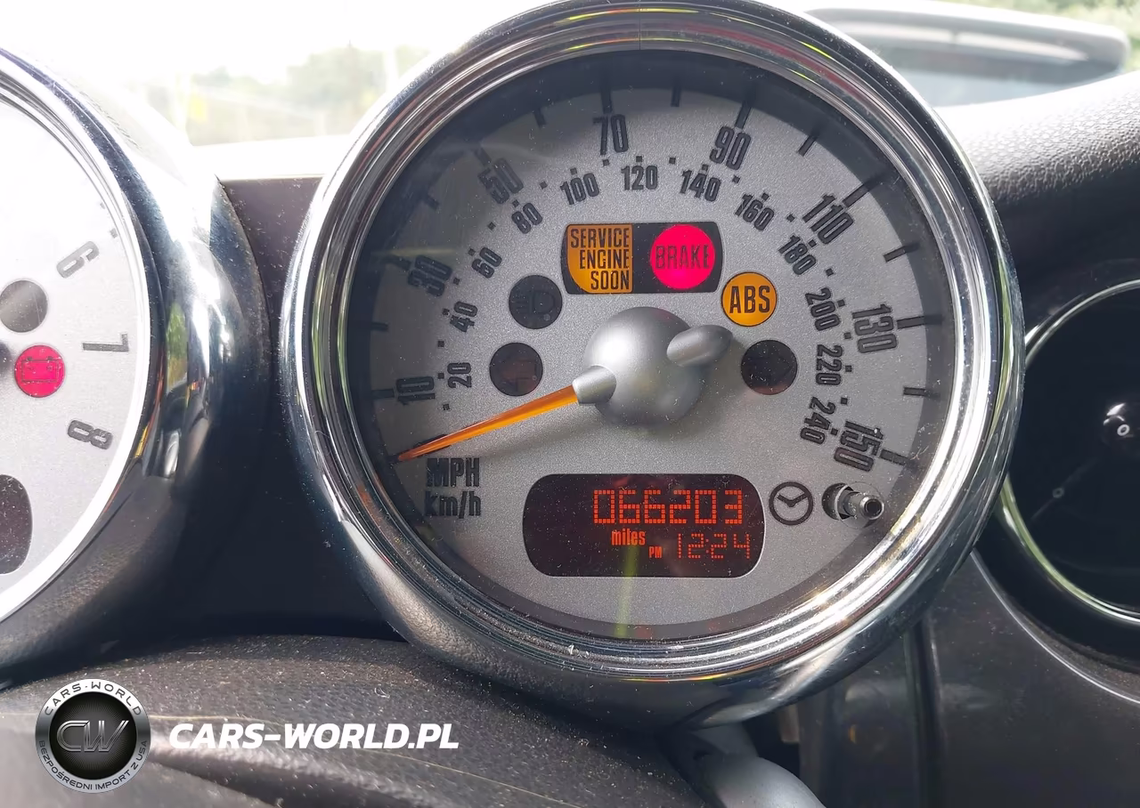 2005 Mini Cooper S VIN:WMWRH33475TF82992 - 7