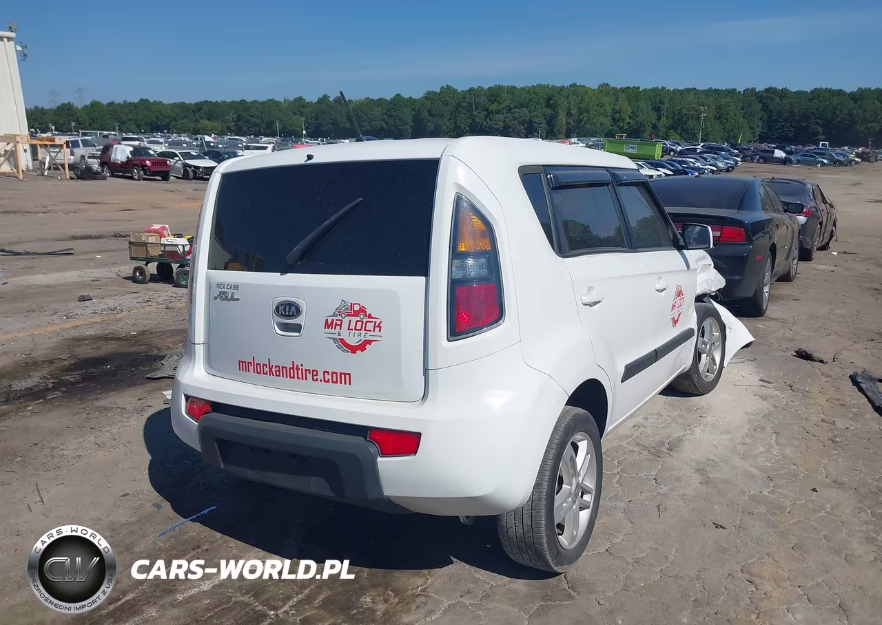 2011 Kia Soul + VIN:KNDJT2A21B7262174 - 4
