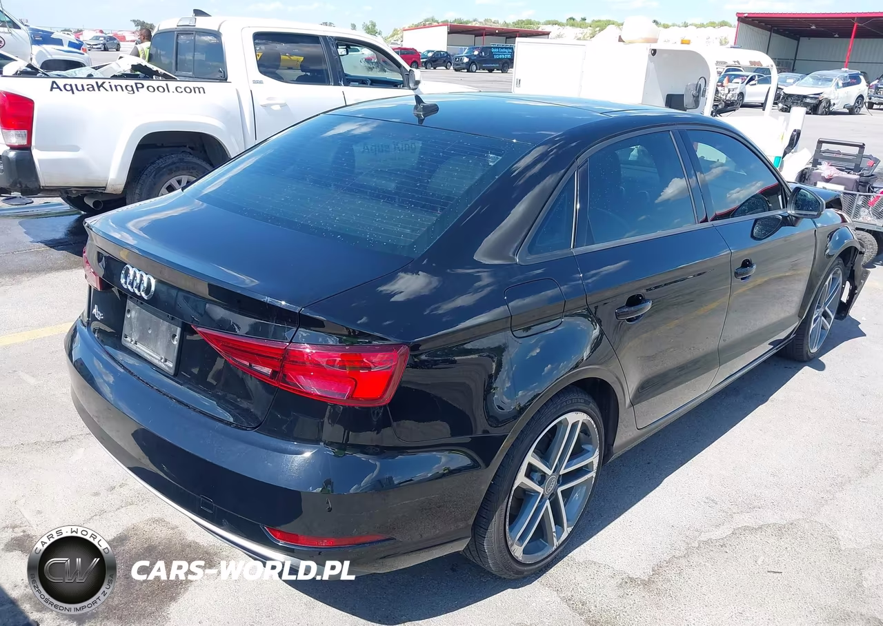 2018 Audi A3 2.0T Premium-2.0T Tech Premium VIN:WAUAUGFF7J1094738 - 4