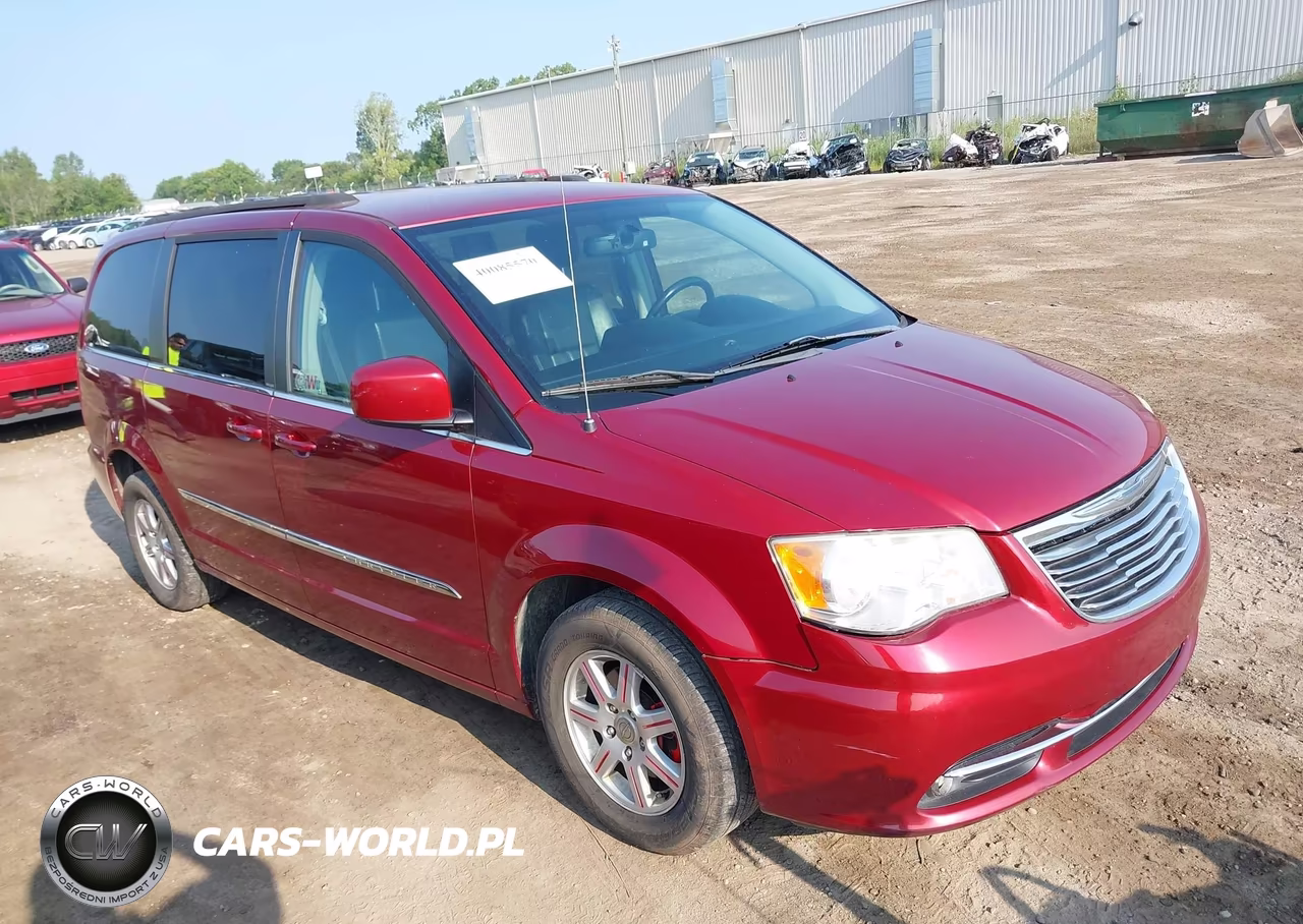 2012 Chrysler Town & Country Touring – zdjęcie 1 z 11