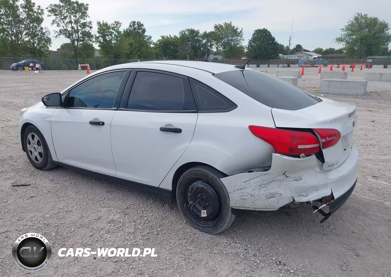 2016 Ford Focus S VIN:1FADP3E2XGL267007 - 3