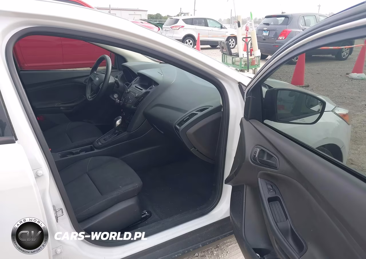 2016 Ford Focus S VIN:1FADP3E2XGL267007 - 5
