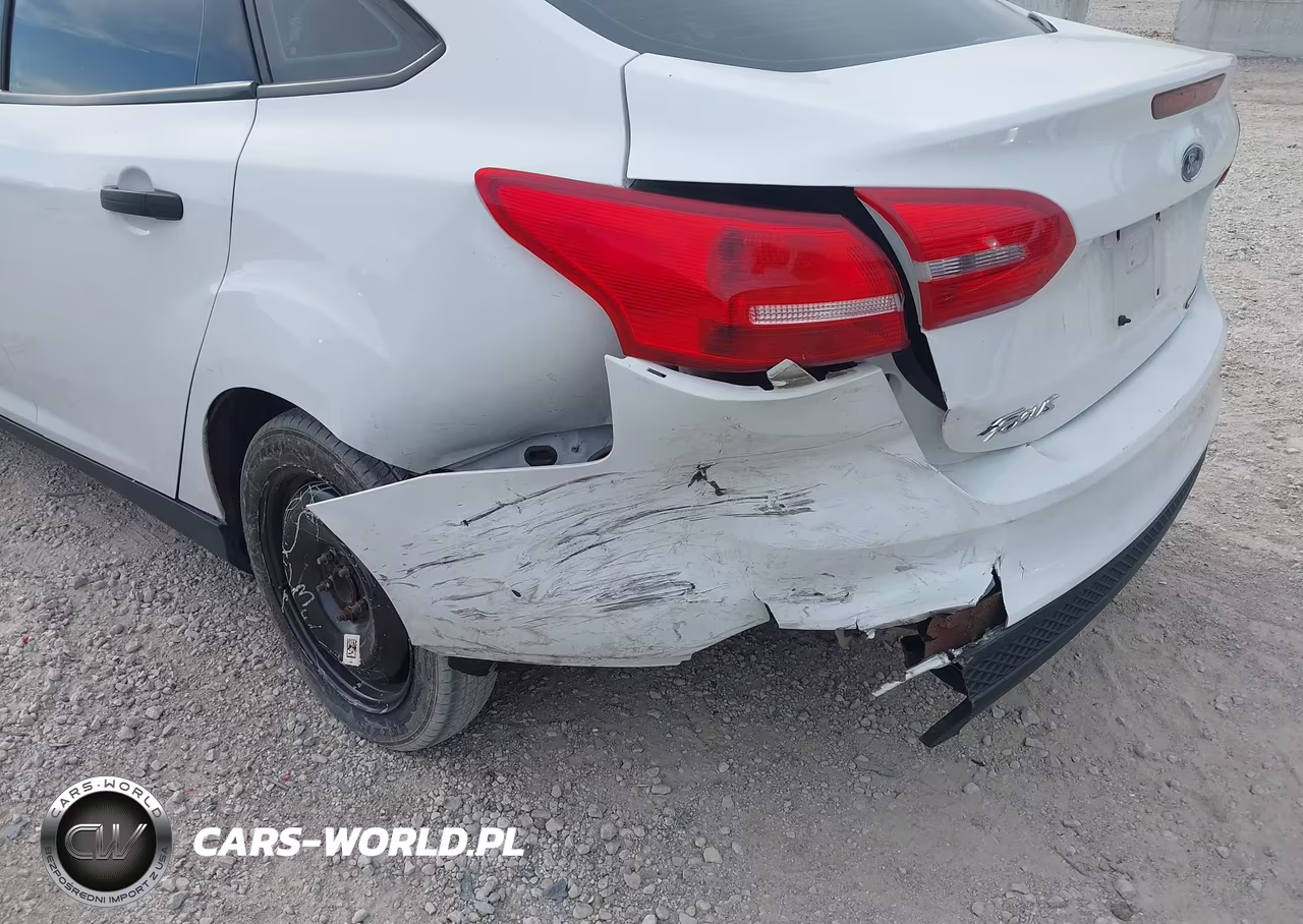 2016 Ford Focus S VIN:1FADP3E2XGL267007 - 6