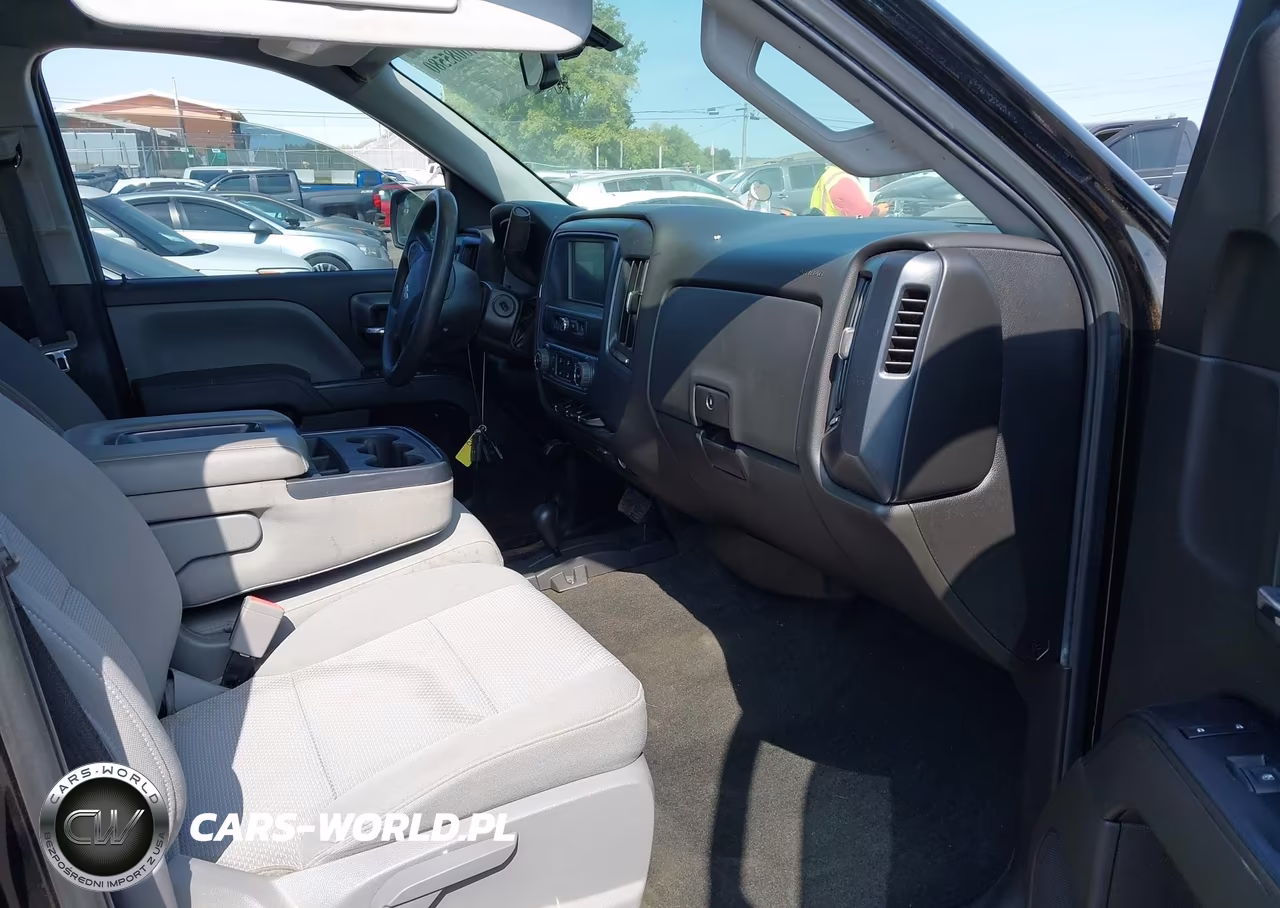 2018 Chevrolet Silverado 1500 Custom VIN:1GCVKPEC8JZ153914 - 5