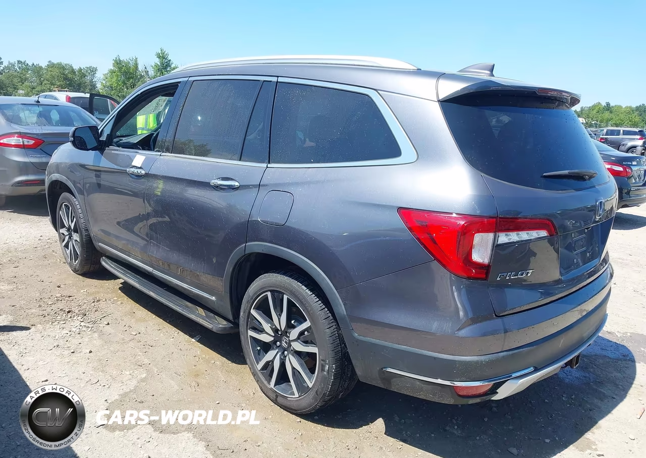 2019 Honda Pilot Touring VIN:5FNYF6H60KB069224 - 3