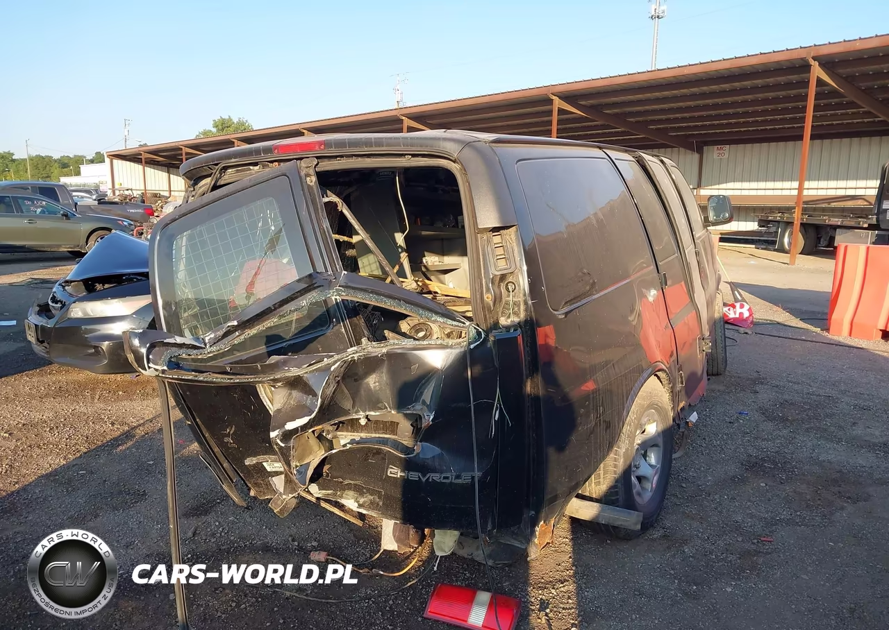 2005 Chevrolet Express VIN:1GCFG15X251182383 - 4