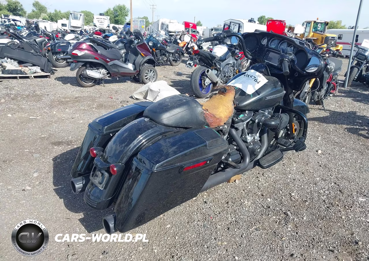 2018 Harley-Davidson Flhxs Street Glide Special VIN:1HD1KRC32JB600483 - 4