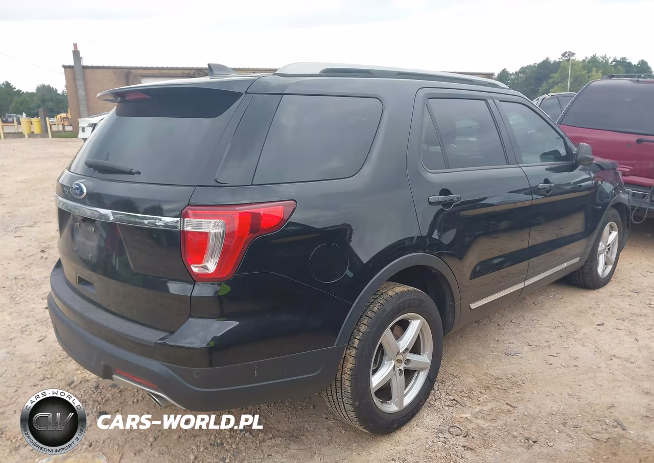 2018 Ford Explorer Xlt VIN:1FM5K7D82JGB56957 - 4