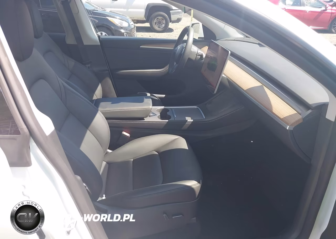 2023 Tesla Model Y VIN:7SAYGDEE9PA180732 - 5