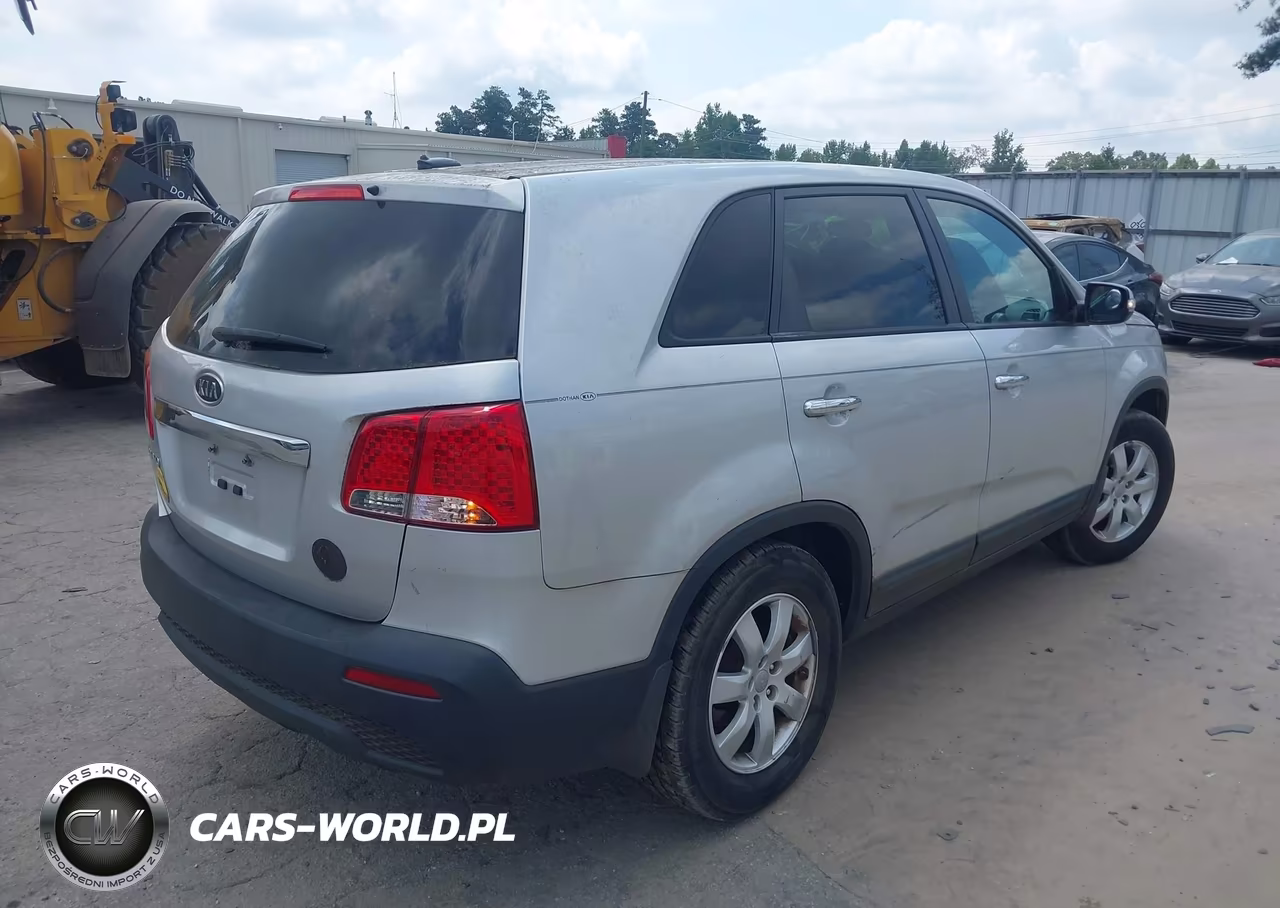 2012 Kia Sorento Lx VIN:5XYKT3A11CG245607 - 4