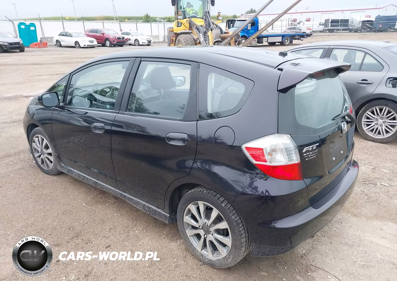 2013 Honda Fit Sport VIN:JHMGE8H53DC044124 - 3