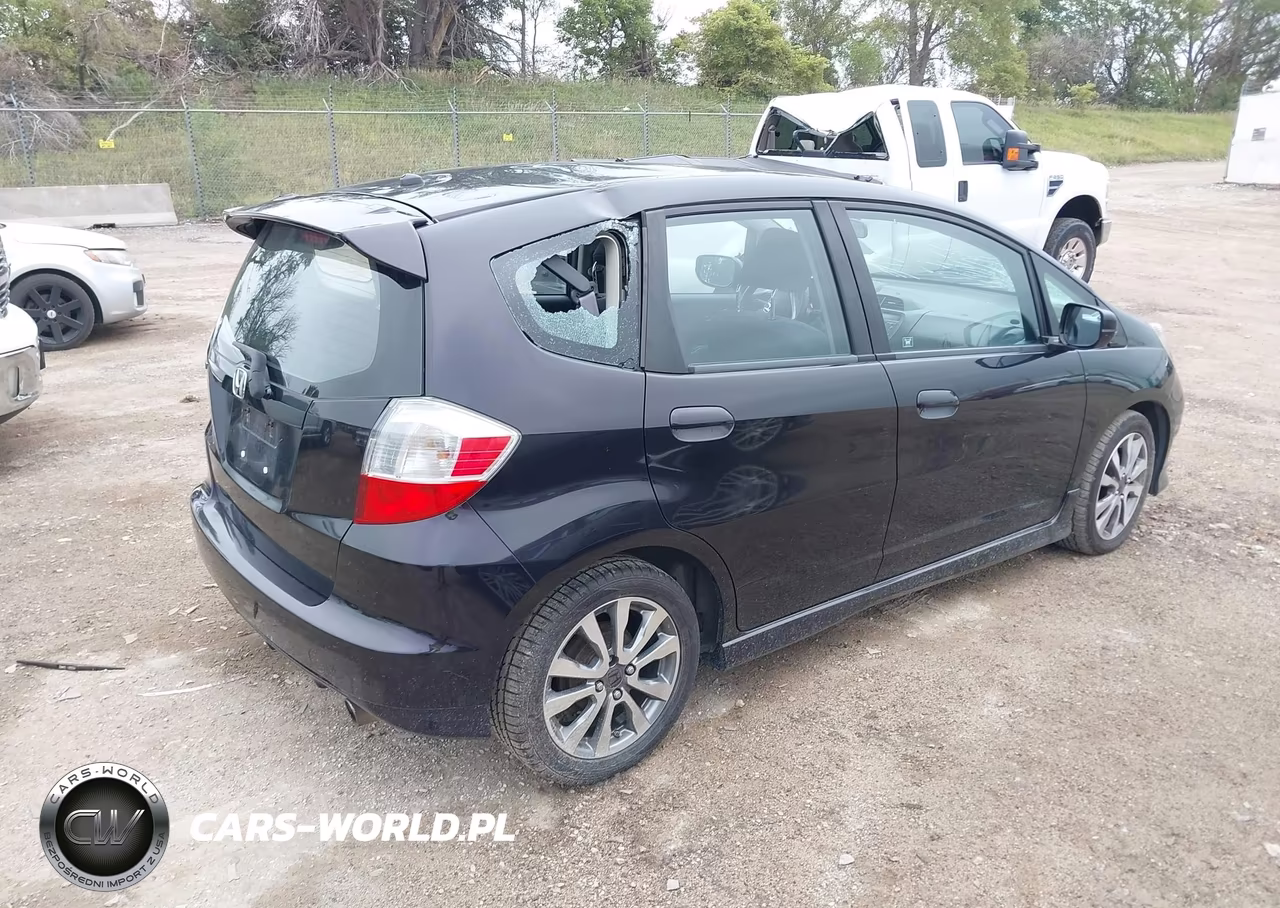 2013 Honda Fit Sport VIN:JHMGE8H53DC044124 - 4