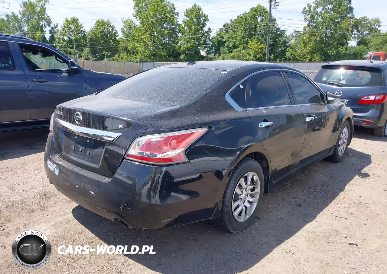 2015 Nissan Altima 2.5 S VIN:1N4AL3AP6FN331403 - 4
