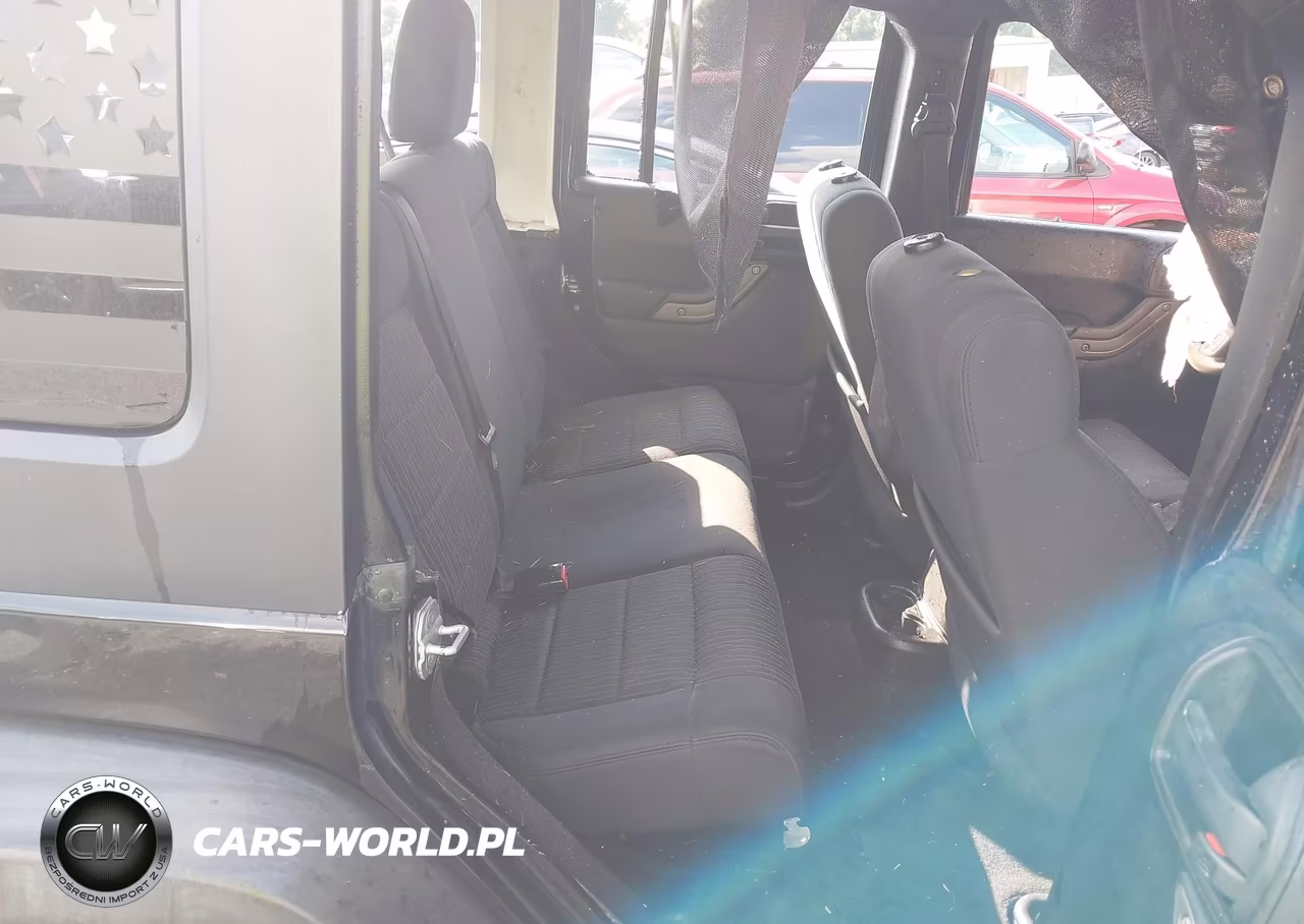 2012 Jeep Wrangler Unlimited Sport VIN:1C4BJWDG0CL184830 - 8