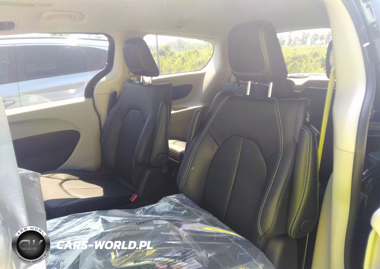 2024 Chrysler Pacifica Hybrid Select VIN:2C4RC1S73RR198672 - 8