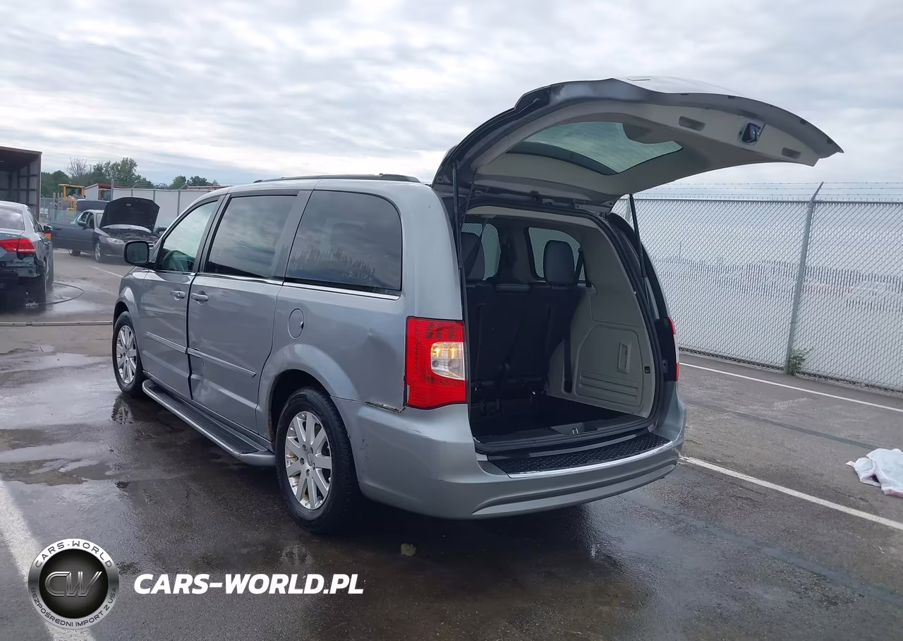 2014 Chrysler Town & Country Touring VIN:2C4RC1BGXER124420 - 3