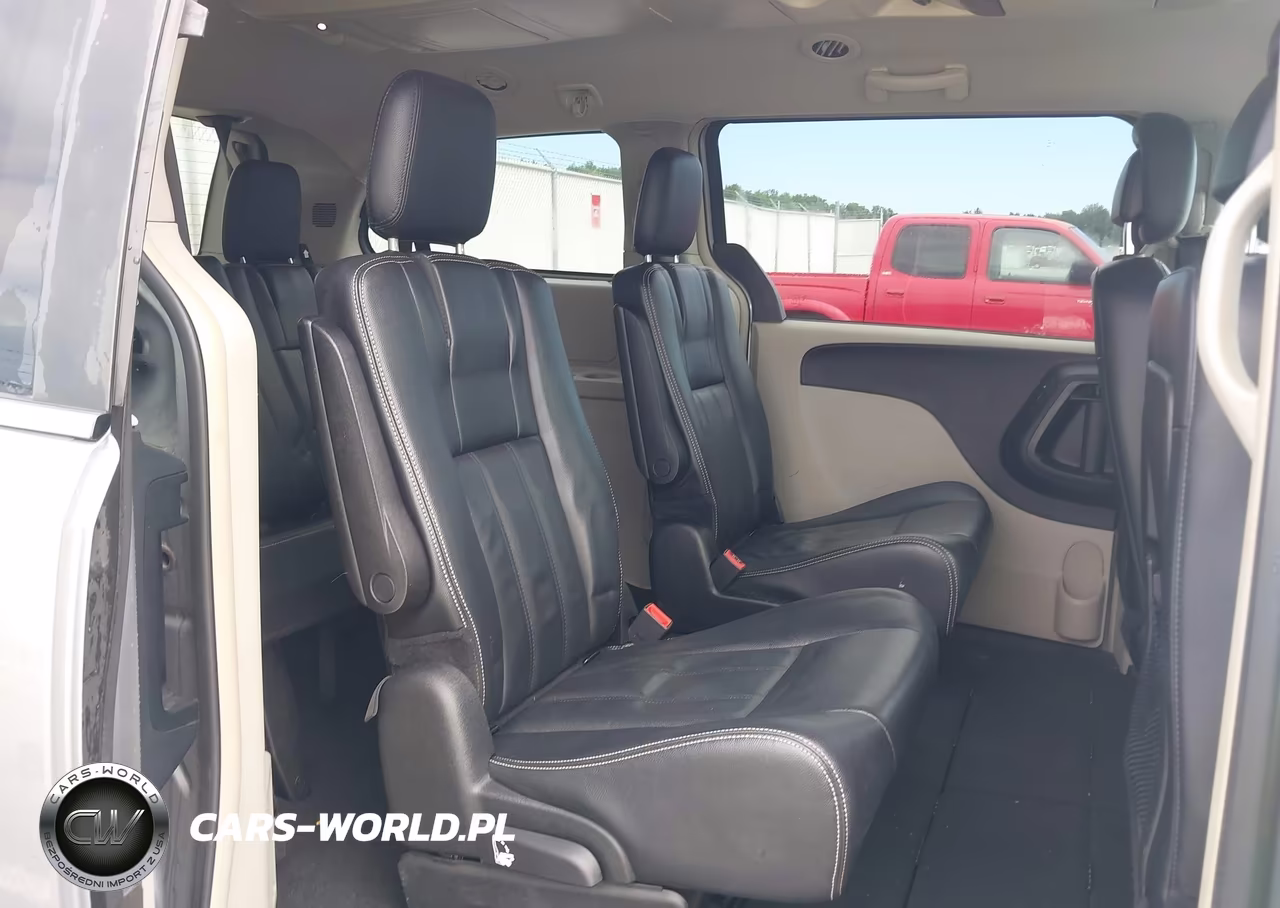 2014 Chrysler Town & Country Touring VIN:2C4RC1BGXER124420 - 8