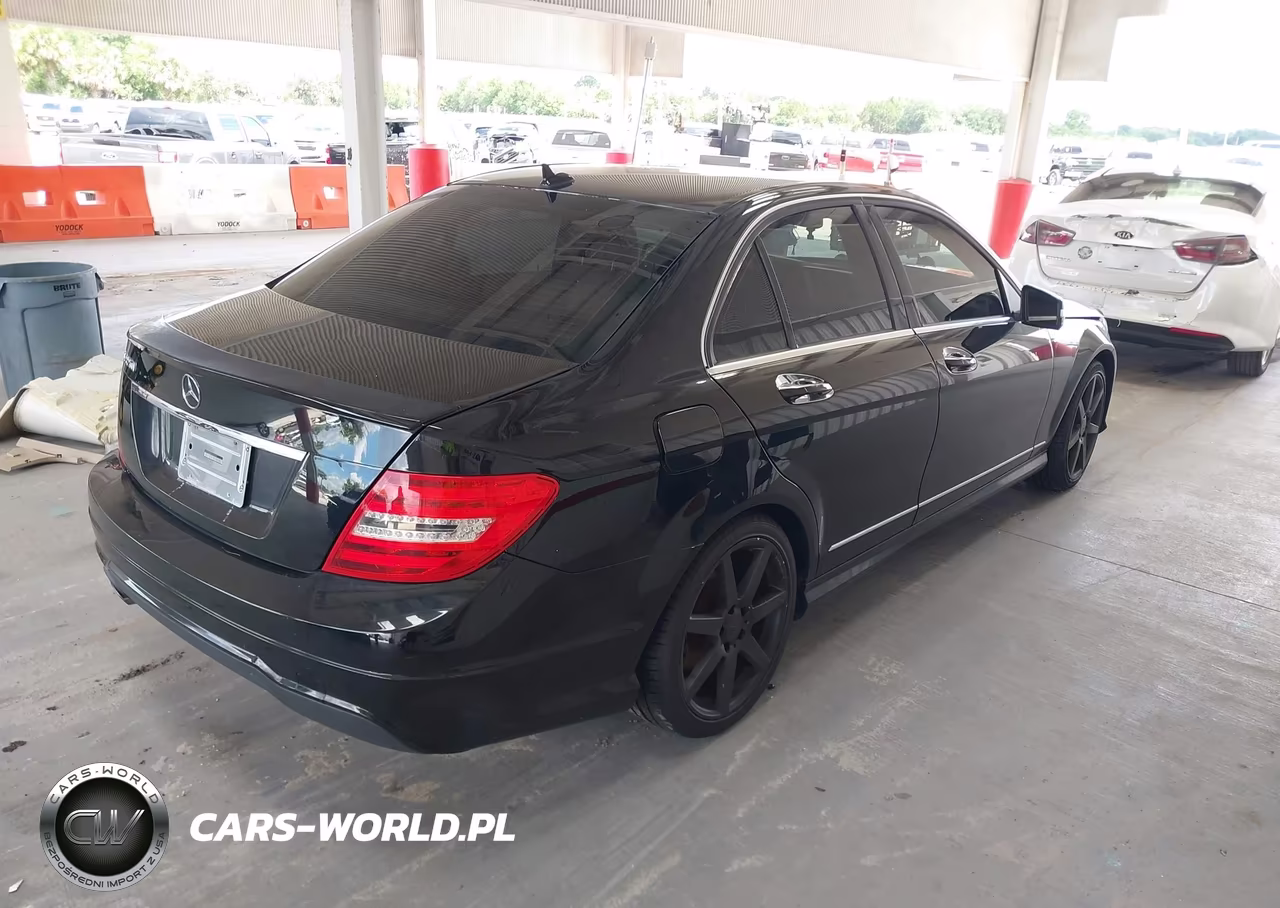 2014 Mercedes-Benz C 250 Luxury-Sport VIN:WDDGF4HB3EA959295 - 4
