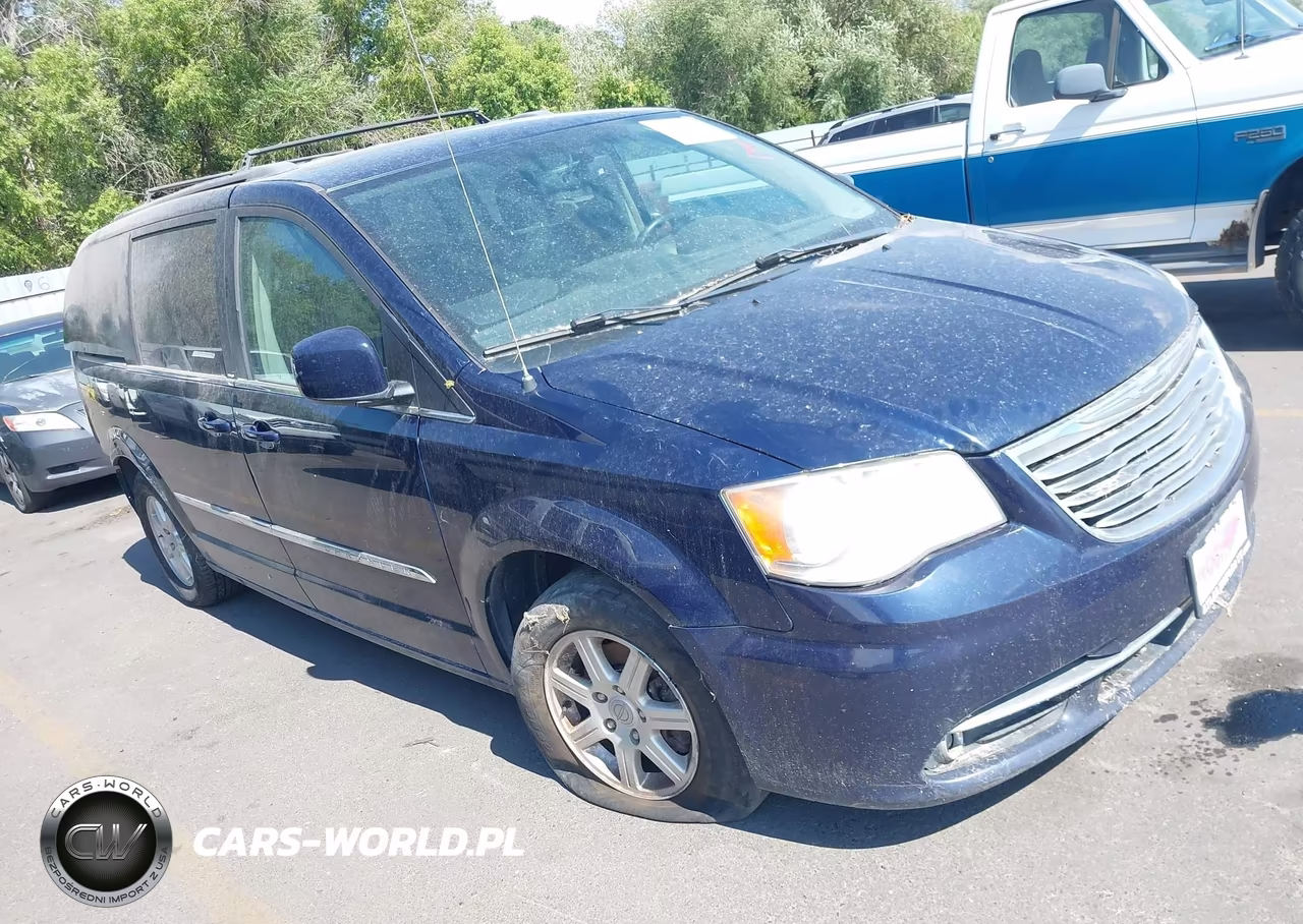 2013 Chrysler Town & Country Touring – zdjęcie 1 z 11