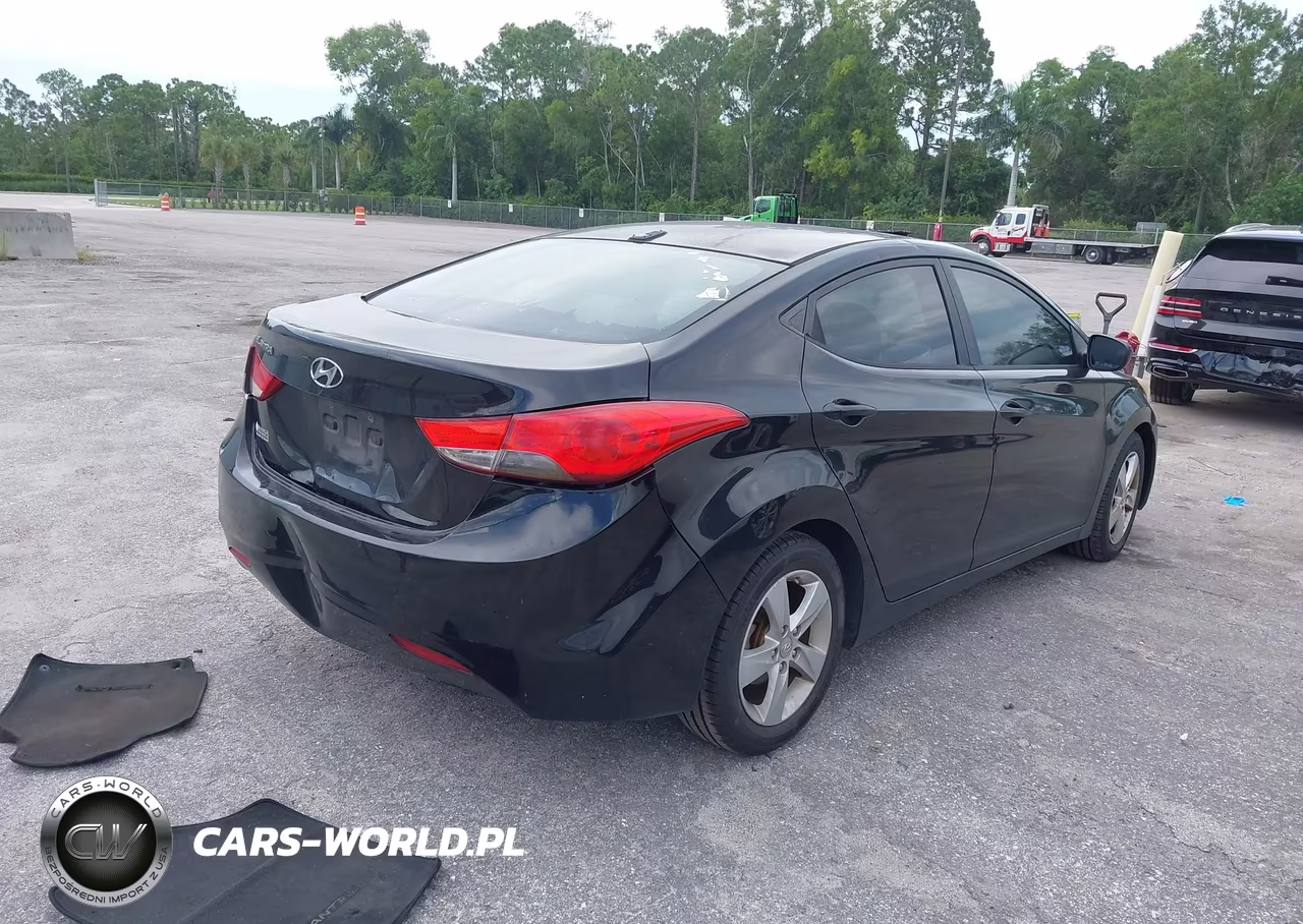 2011 Hyundai Elantra Gls VIN:5NPDH4AE1BH011557 - 4