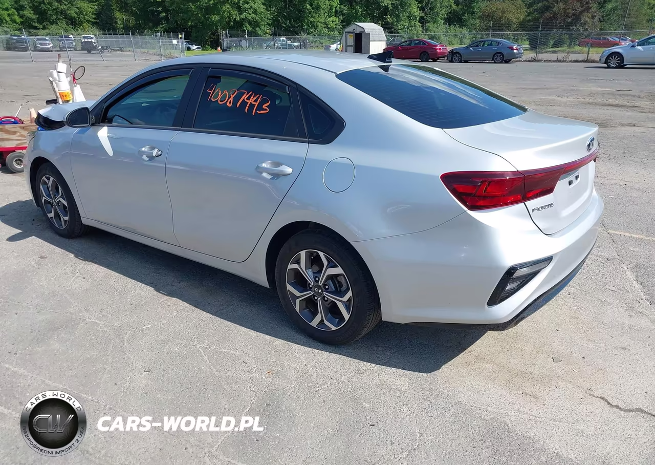 2021 Kia Forte Lxs VIN:3KPF24AD0ME370570 - 3