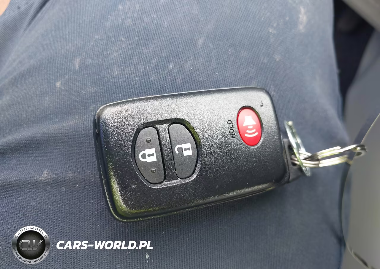 2013 Toyota Prius Two VIN:JTDKN3DU6D1698316 - 11