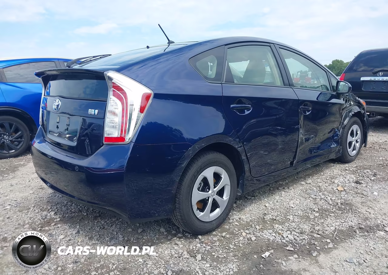2013 Toyota Prius Two VIN:JTDKN3DU6D1698316 - 4