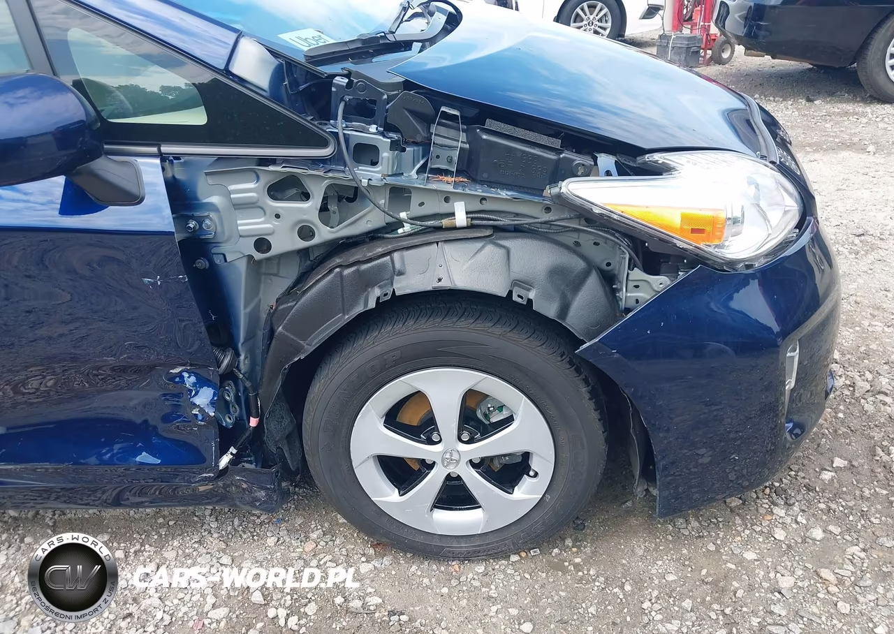 2013 Toyota Prius Two VIN:JTDKN3DU6D1698316 - 6