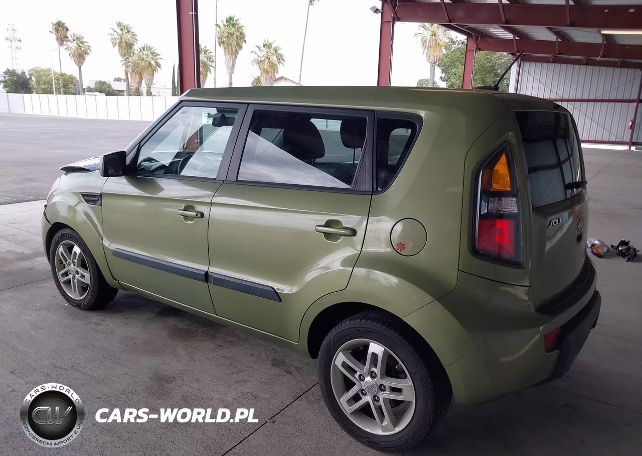 2011 Kia Soul + VIN:KNDJT2A25B7195627 - 3