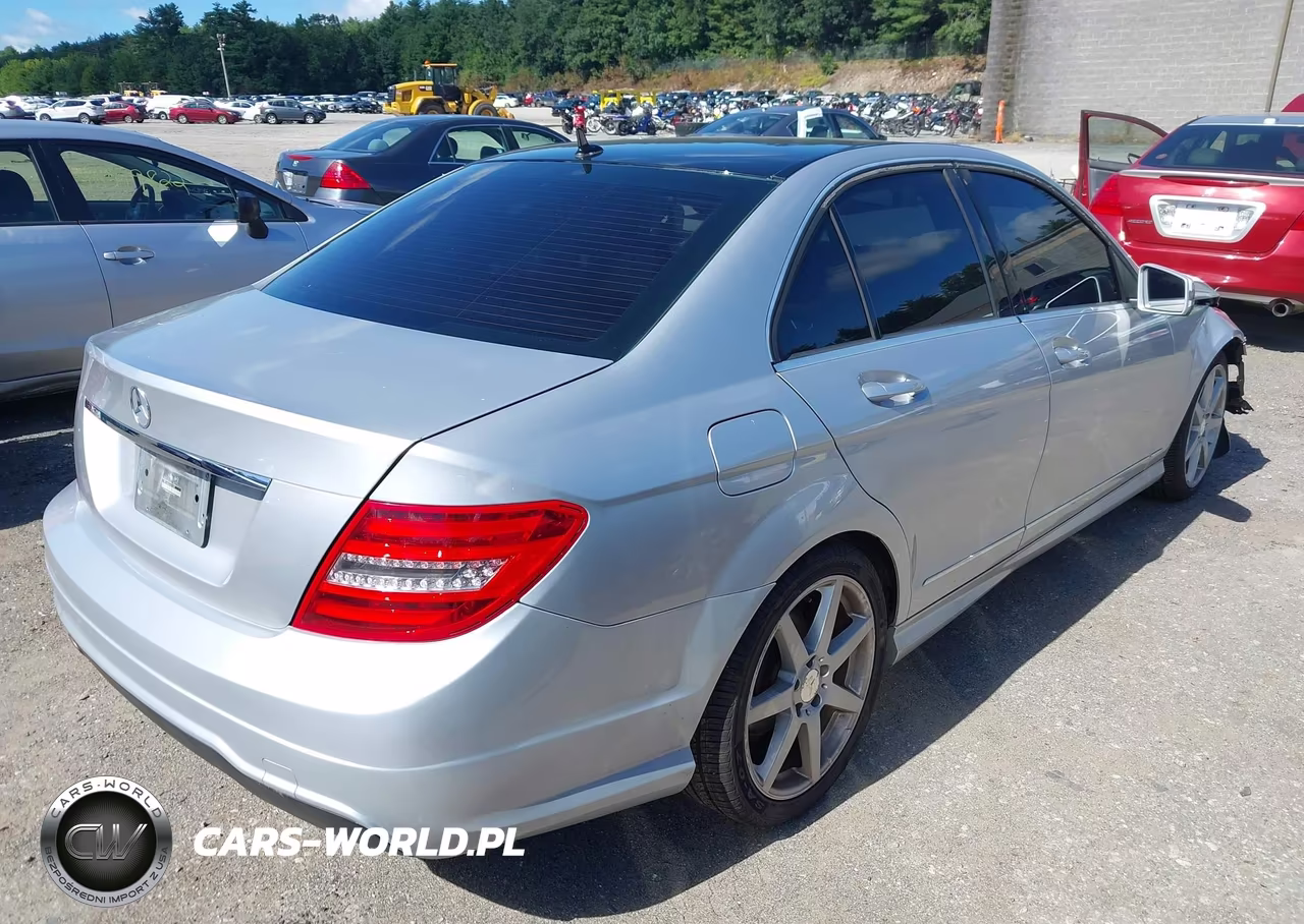 2014 Mercedes-Benz C 250 Luxury-Sport VIN:WDDGF4HBXEA961044 - 4