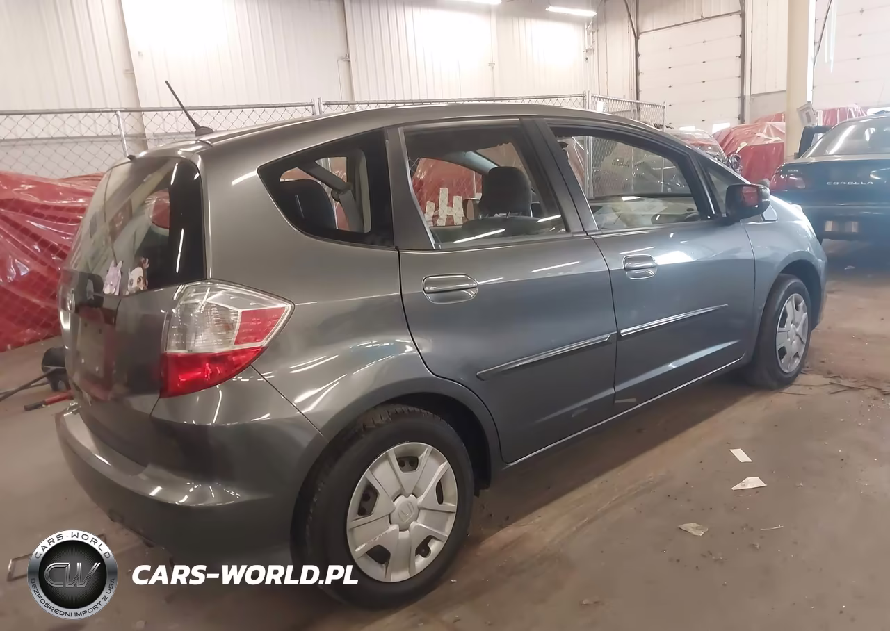 2013 Honda Fit VIN:JHMGE8H37DC012002 - 4