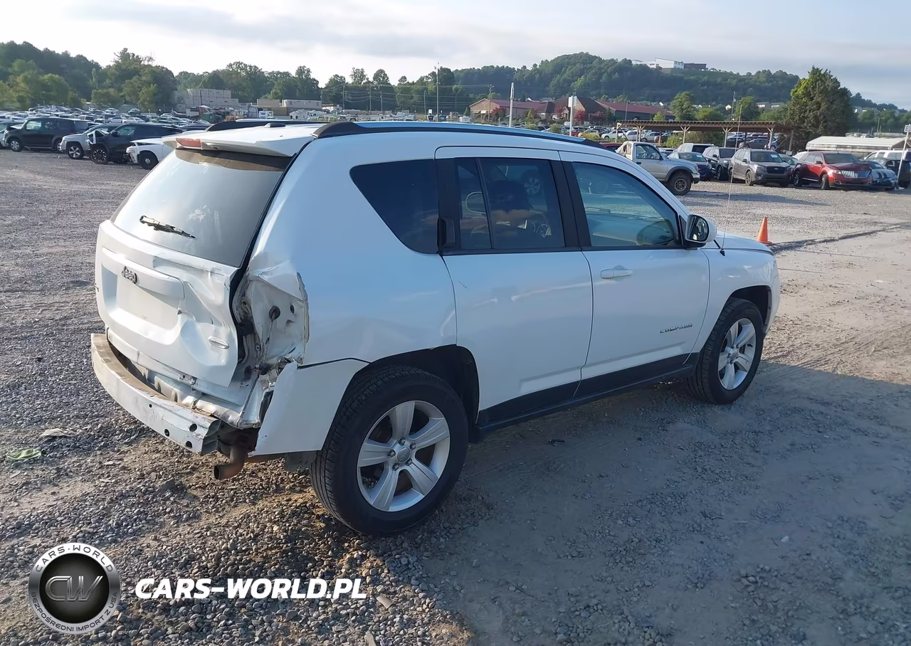 2014 Jeep Compass Latitude VIN:1C4NJDEB7ED847893 - 4