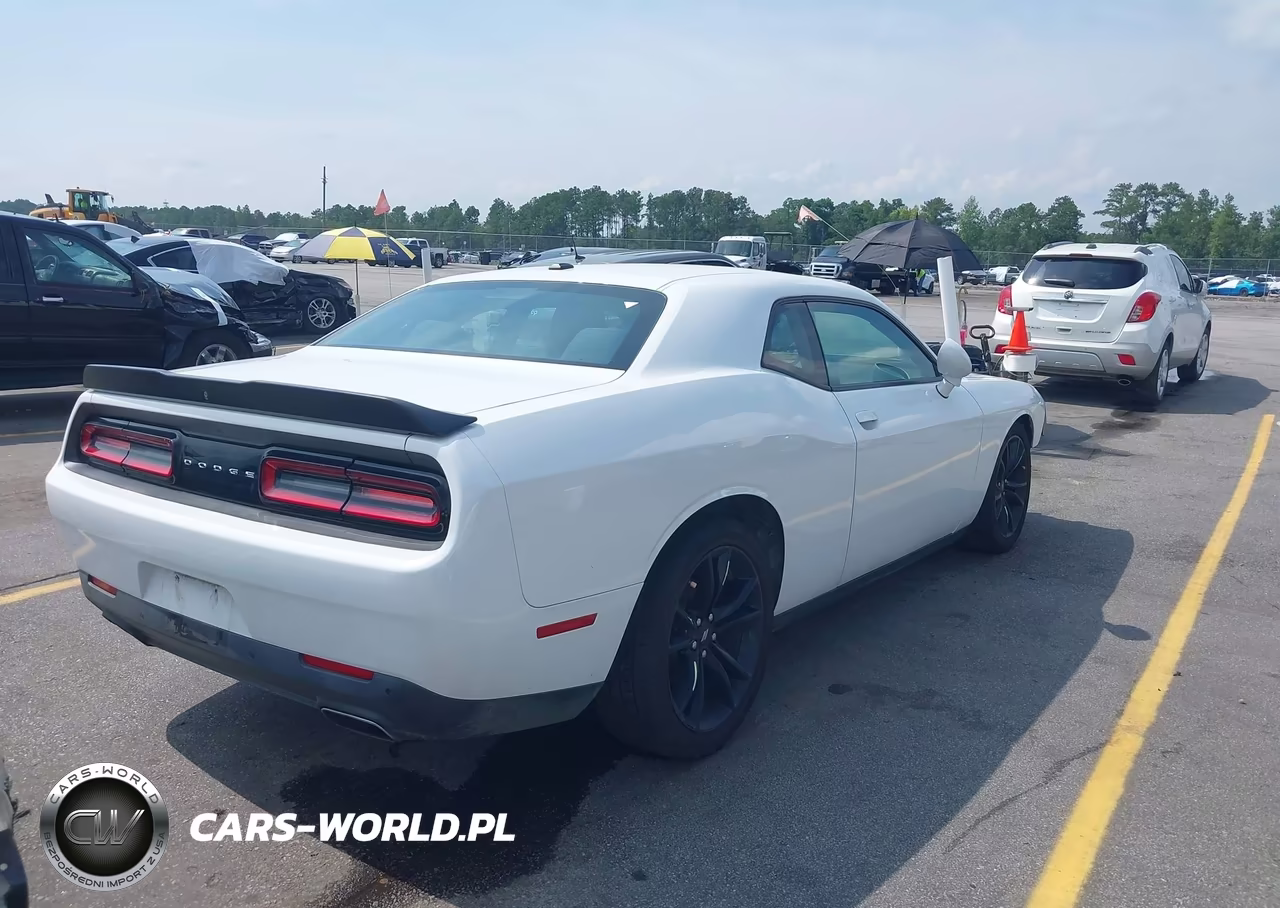 DODGE CHALLENGER VIN:2C3CDZAG8JH288093 - 4