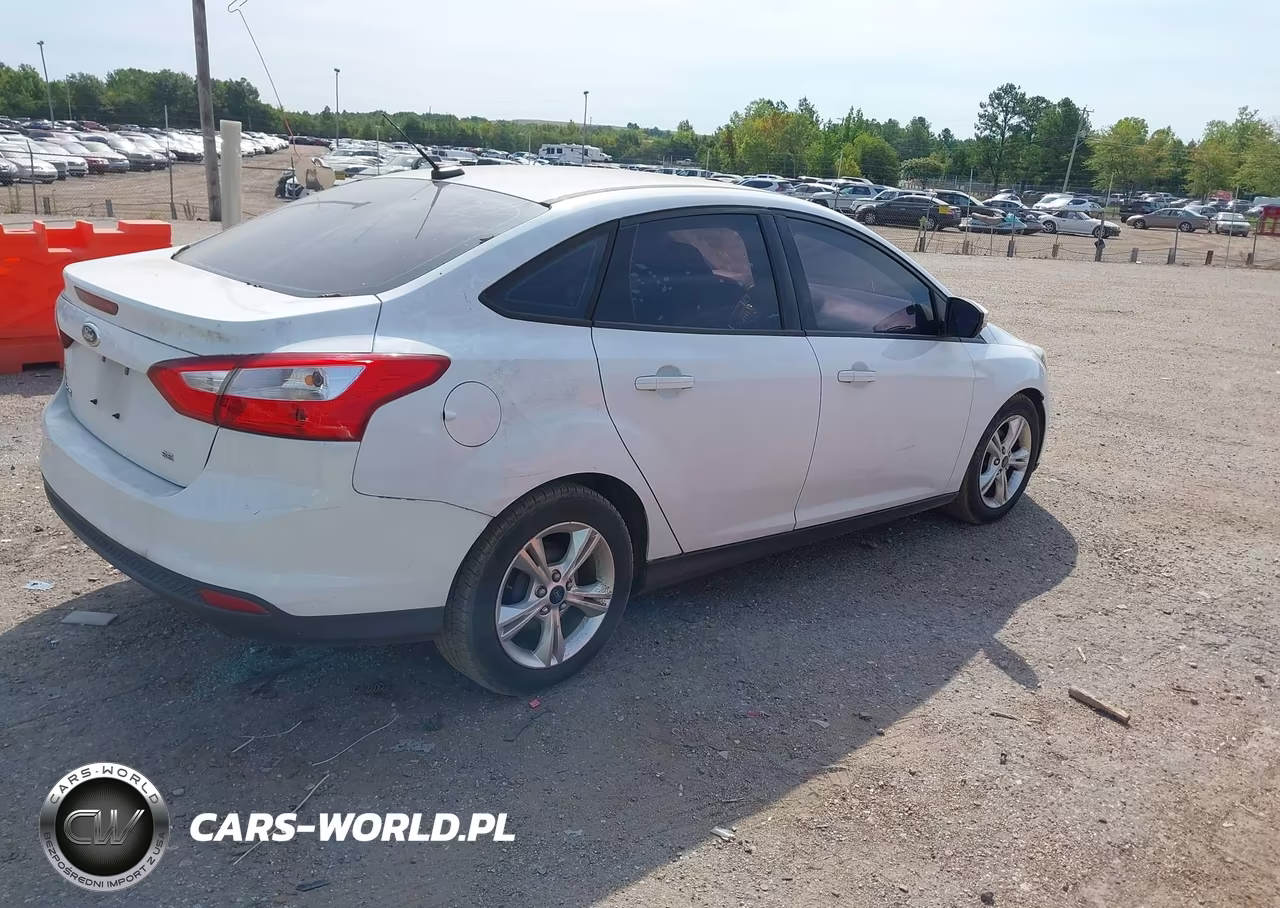 2014 Ford Focus Se VIN:1FADP3F23EL179945 - 4