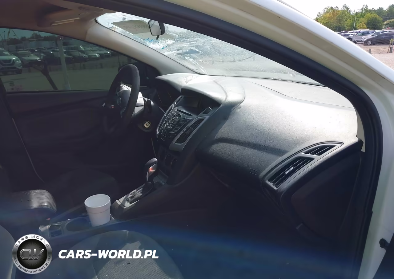 2014 Ford Focus Se VIN:1FADP3F23EL179945 - 5