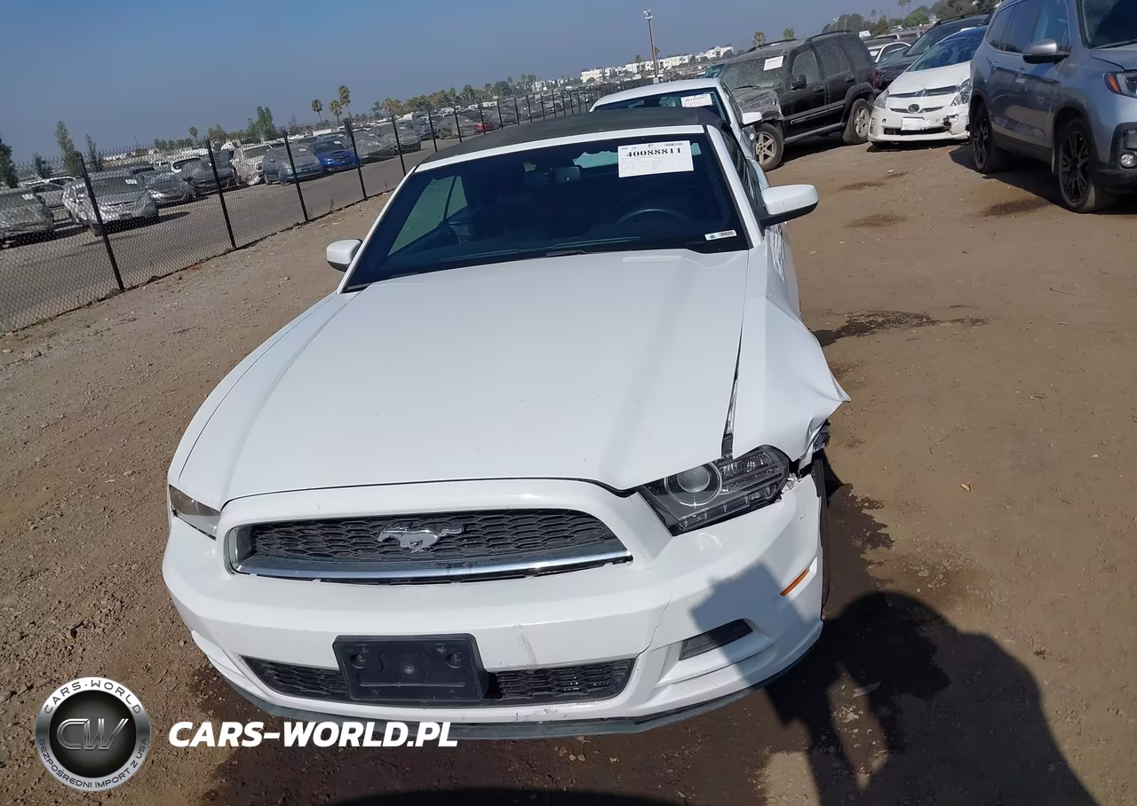 2014 Ford Mustang V6 Premium VIN:1ZVBP8EMXE5219943 - 12