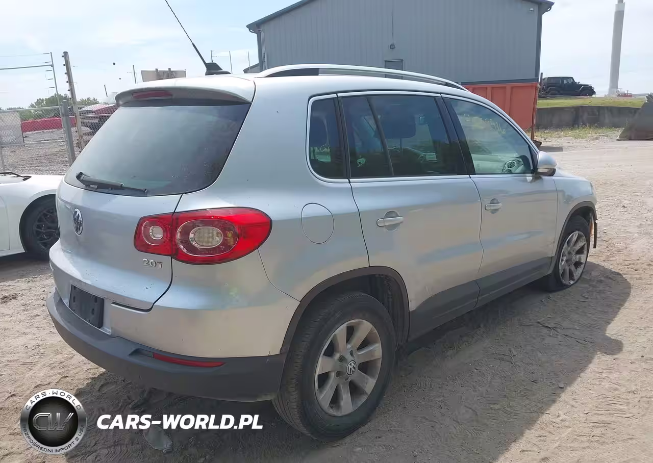 2010 Volkswagen Tiguan S VIN:WVGAV7AX5AW001164 - 4
