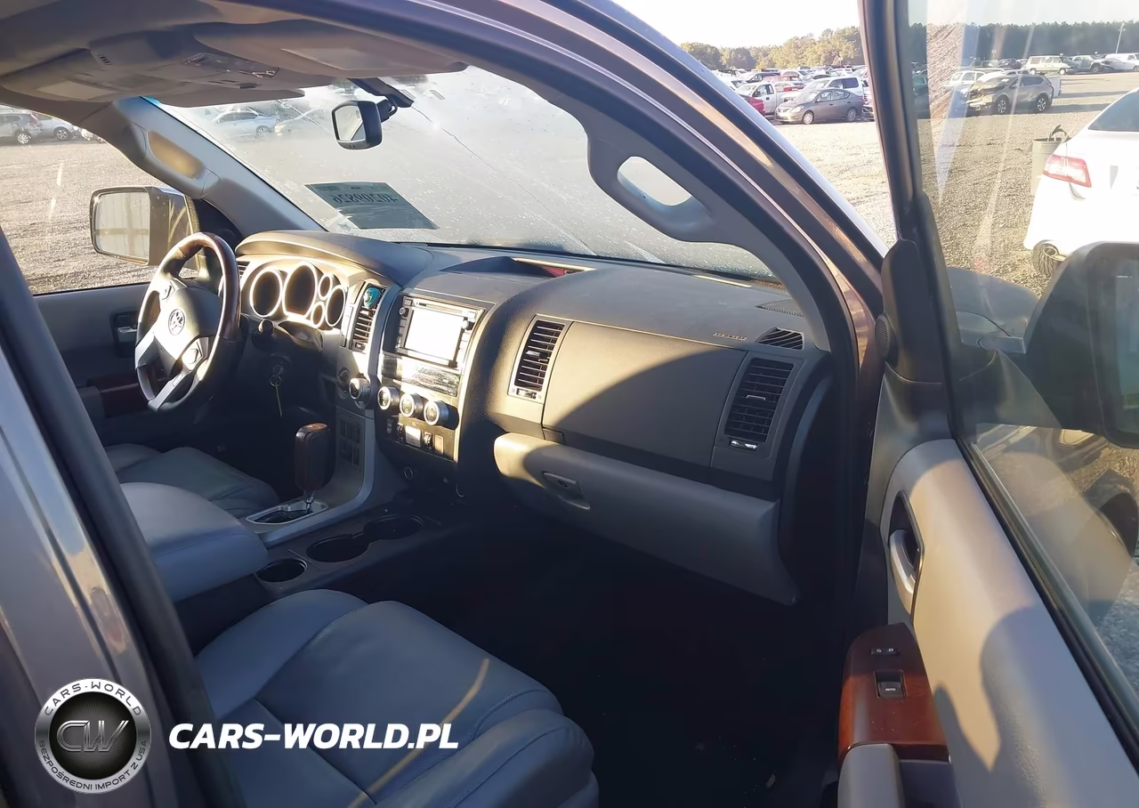 2017 Toyota Sequoia Platinum VIN:5TDDW5G14HS152822 - 5