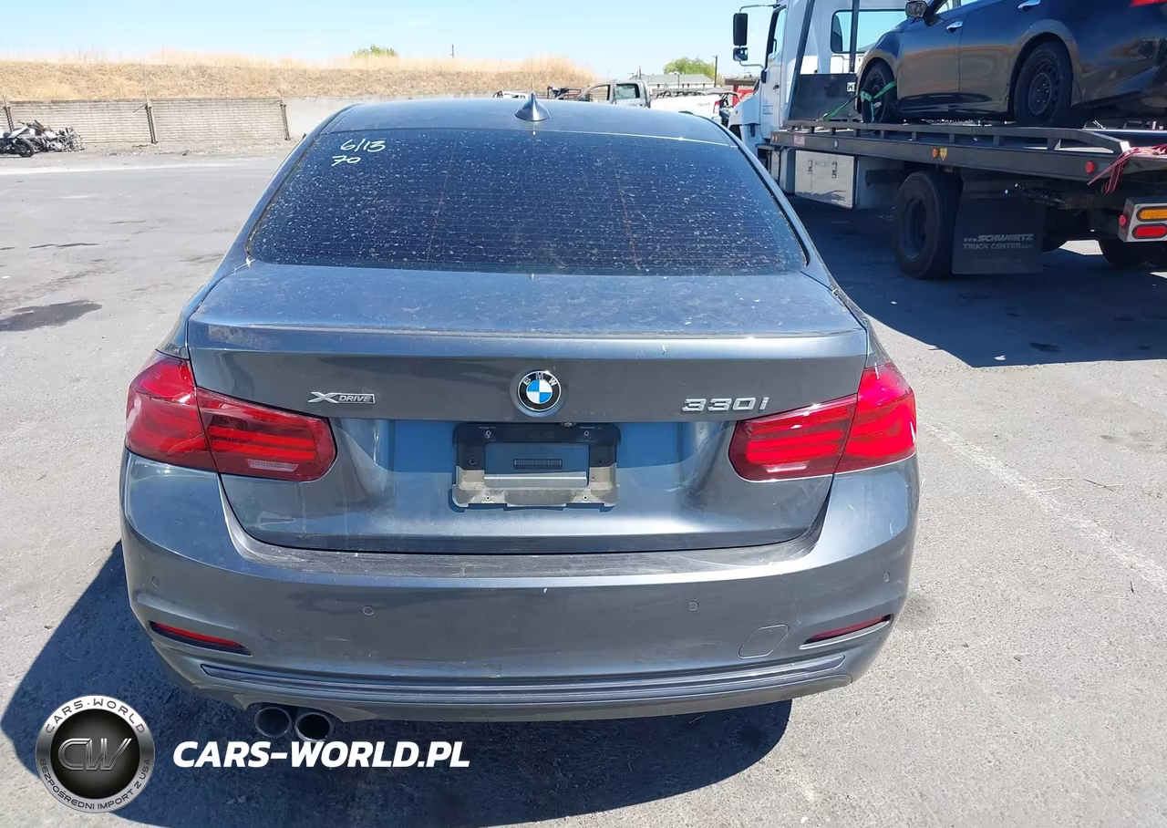 2018 BMW 330I xDrive VIN:WBA8D9G54JNU67582 - 16