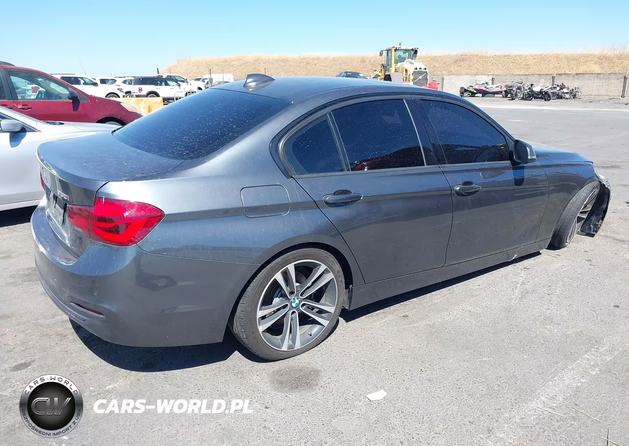2018 BMW 330I xDrive VIN:WBA8D9G54JNU67582 - 4