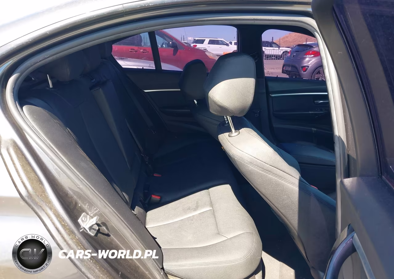 2018 BMW 330I xDrive VIN:WBA8D9G54JNU67582 - 8