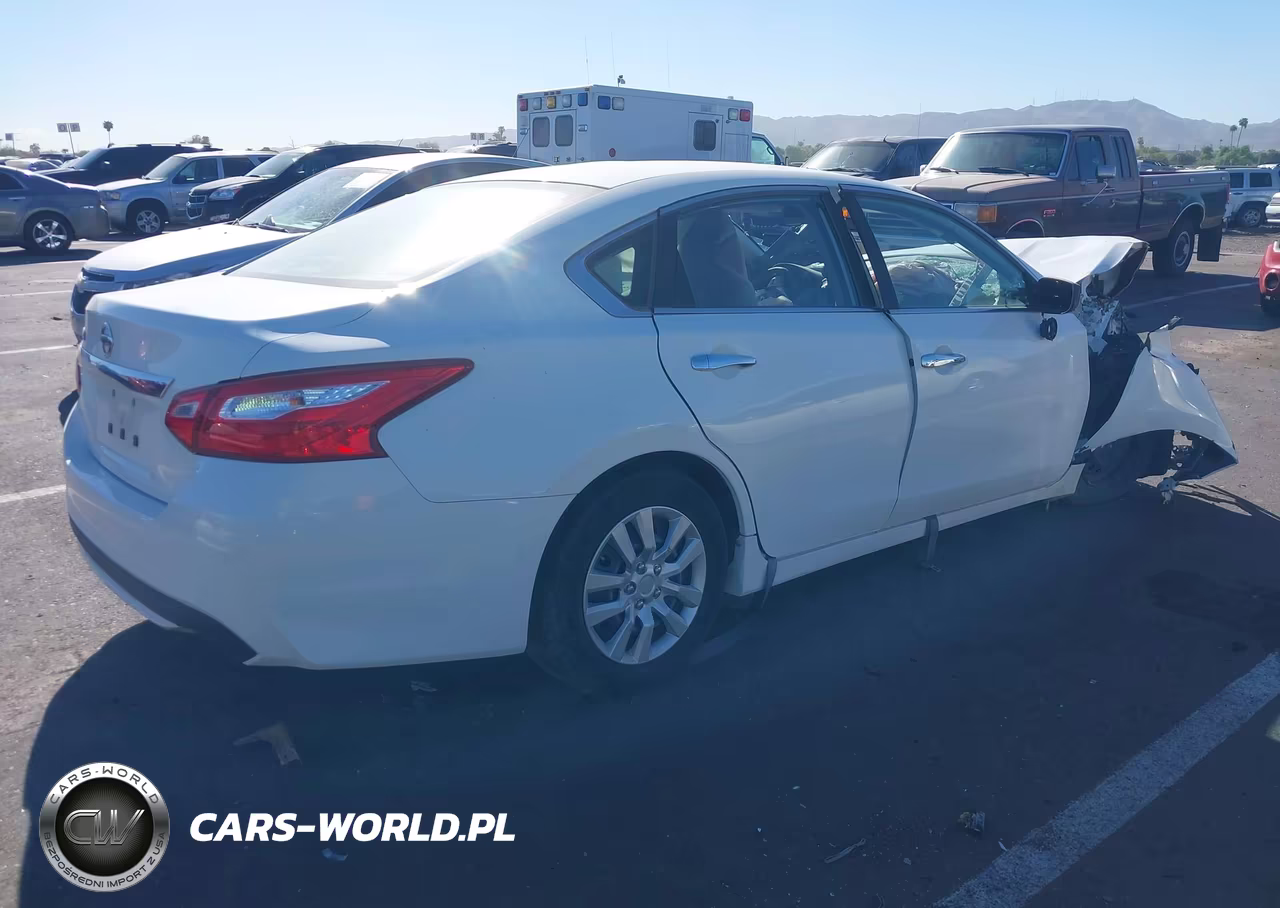 2017 Nissan Altima 2.5 S VIN:1N4AL3AP4HN353726 - 4