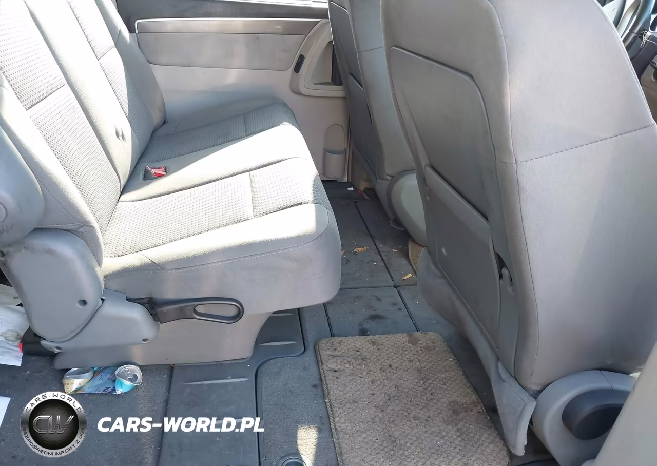 2009 Volkswagen Routan S VIN:2V8HW44189R559153 - 8