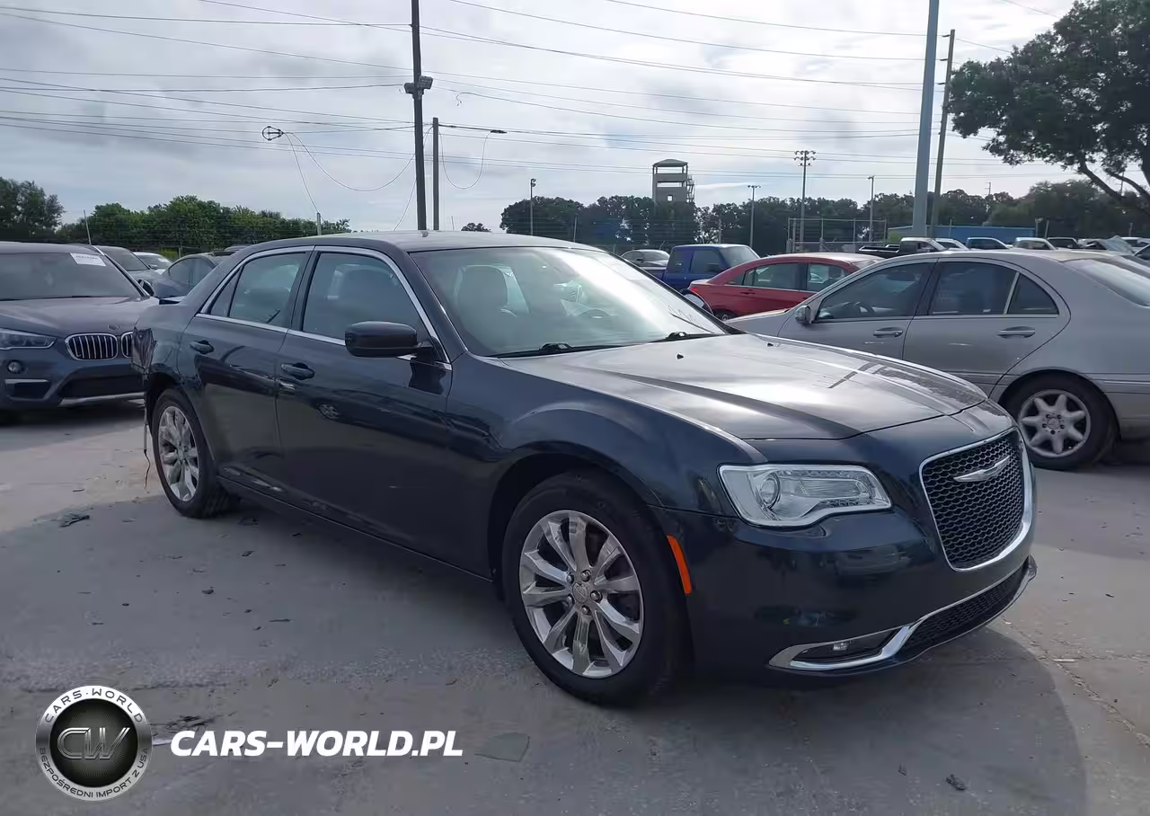 2015 Chrysler 300 Limited – zdjęcie 1 z 17