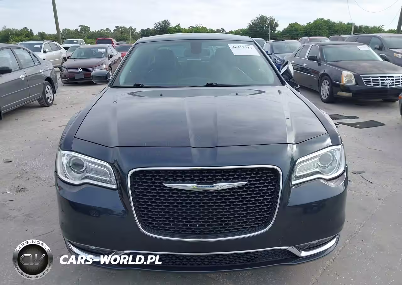 2015 Chrysler 300 Limited VIN:2C3CCARGXFH757085 - 13