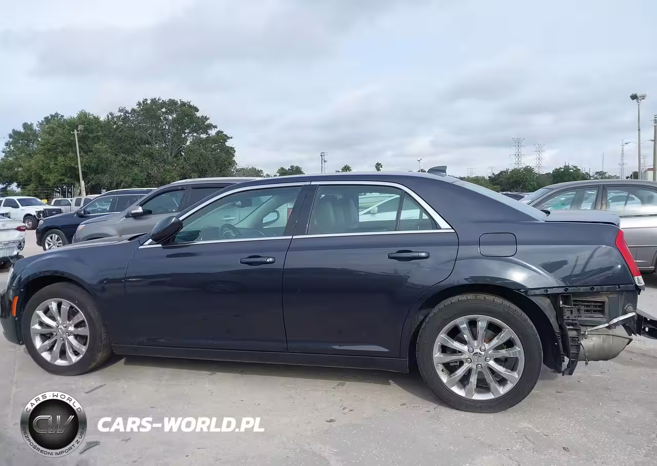 2015 Chrysler 300 Limited VIN:2C3CCARGXFH757085 - 15