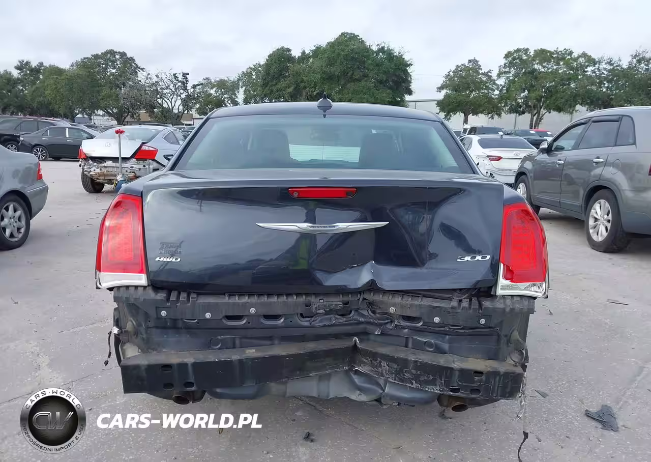 2015 Chrysler 300 Limited VIN:2C3CCARGXFH757085 - 17