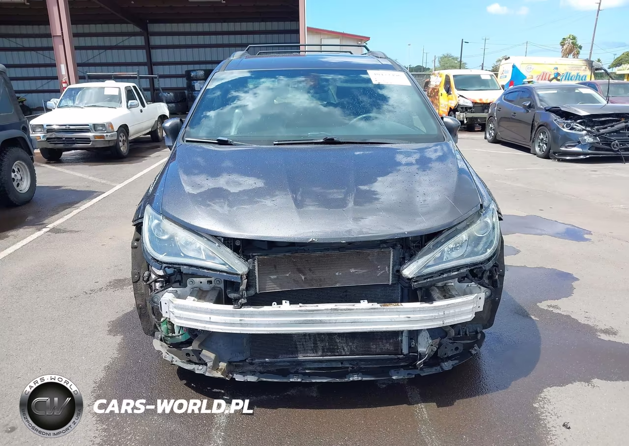 2019 Chrysler Pacifica Hybrid Touring L VIN:2C4RC1L77KR584743 - 13