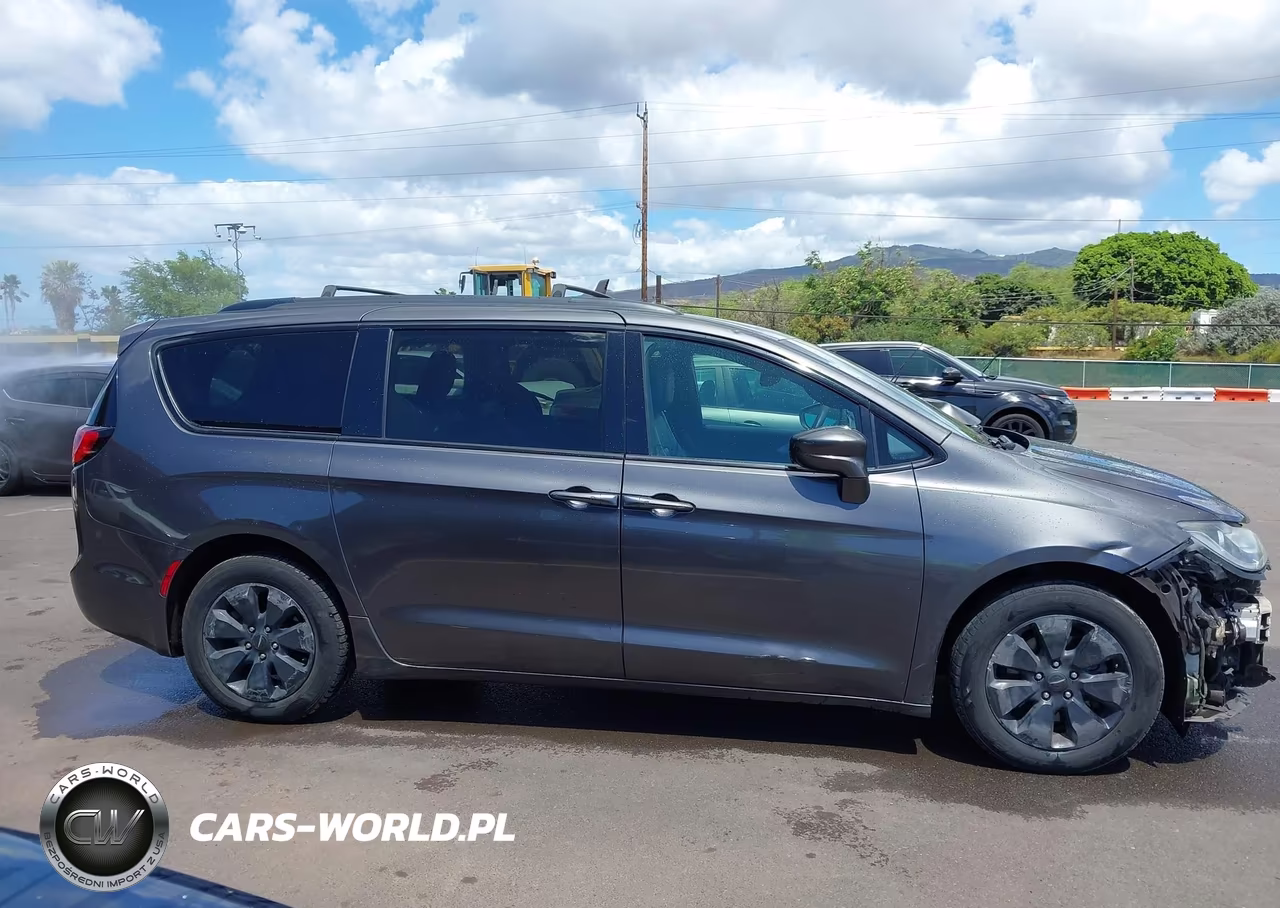 2019 Chrysler Pacifica Hybrid Touring L VIN:2C4RC1L77KR584743 - 14